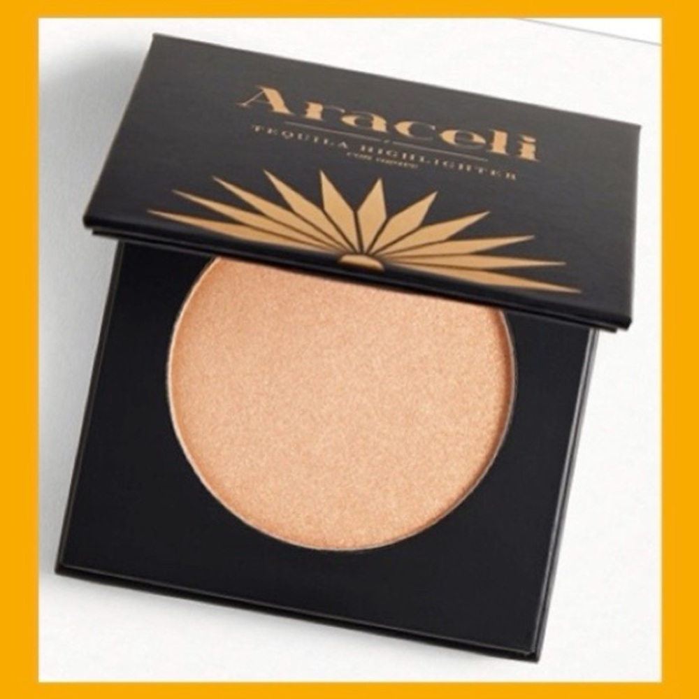 Tequila Highlighter in Reposado By Araceli Beauty